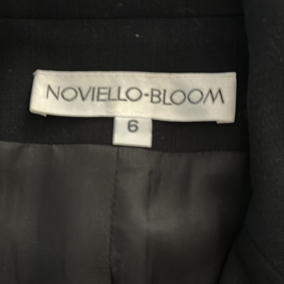 Noviello- Bloom vintage gorgeous dark navy fully lined suit; 2 slits in front - Picture 2 of 12